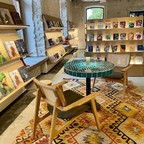 Книжный магазин и кофейня Поляндрия // Letters